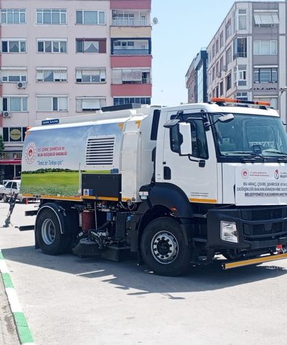 Yeni Yol Süpürme Aracı Kent Merkezinde Sergilendi