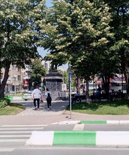 Kırklareli'nde Güneş Yeniden Yüzünü Gösterdi, Vatandaşlar Gölgelere Sığındı
