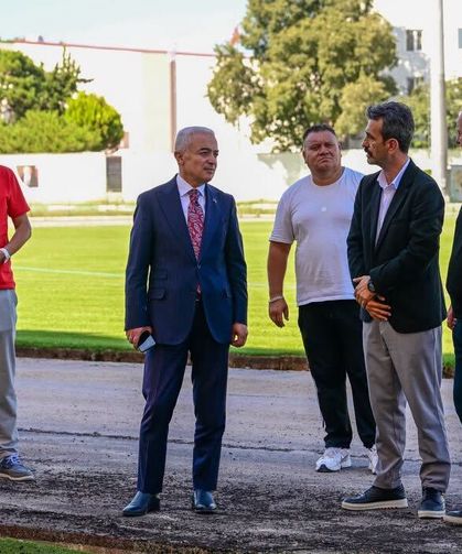 Atatürk Stadyumu’nda Tartan Pist Yenileniyor