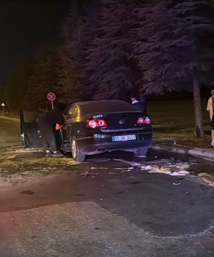 Eskişehir'de seyir halindeki otomobil alev aldı