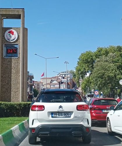 Kırklareli'nde Eylül Sıcağı: Belediye Termometresi 32 Dereceyi Gösterdi