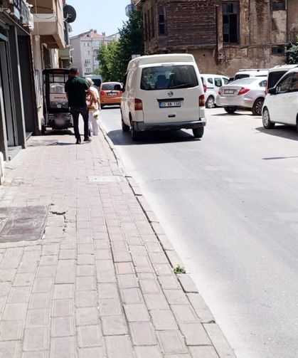 Bir Araçlık İşgal, Yayalara Zor Anlar Yaşatıyor