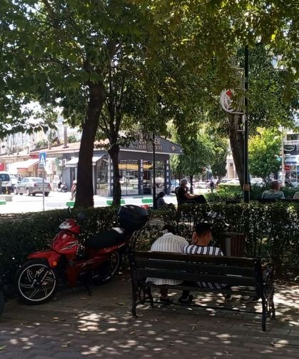 Küçük Gölgelik Yaz Sıcağında Nefes Aldırıyor