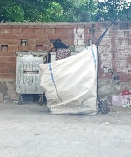 ÇÖPTEN EKMEK KAZANIYORLAR