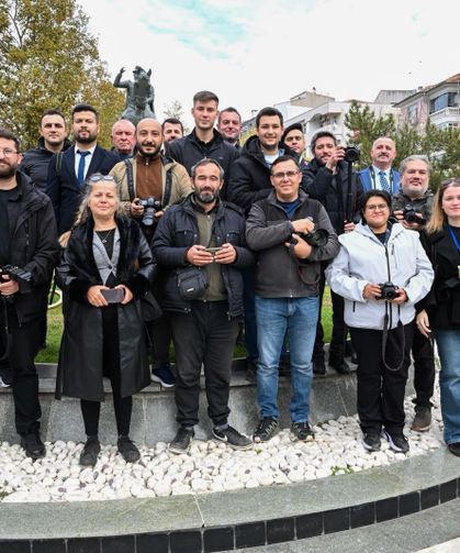 Vali Turan bu kez gazetecileri fotoğrafladı