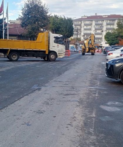 Nüzhet Somay Caddesi’nde İçme Suyu Boruları Yenileniyor