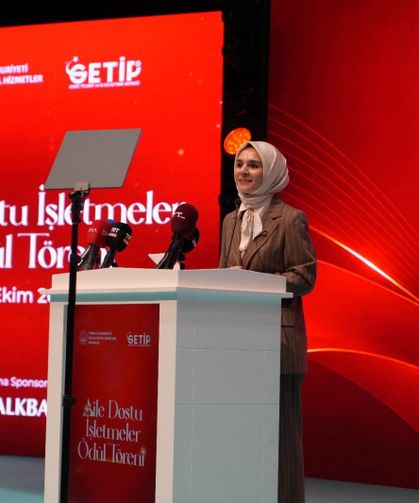 Bakan Göktaş: "Aileyi güçlendirmek için tüm alanlar aile dostu olmalı"