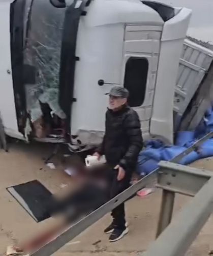 Kontrolden çıkan tırın şoförü ağır yaralandı