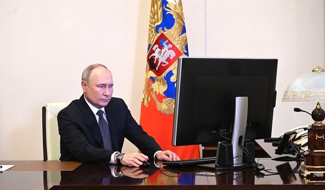 Putin, devlet başkanlığı seçiminde oyunu uzaktan kullandı