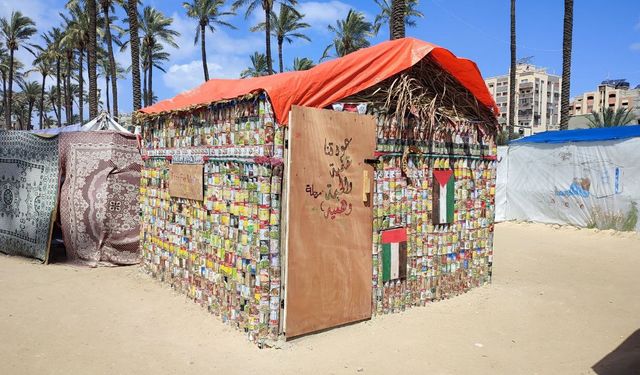 Gazze'de yerinden edilenler için 3 bin boş konserve kutusundan çadır yaptı