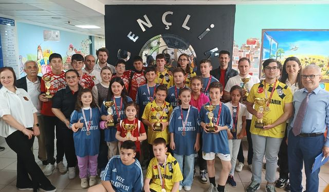 Vizeli Öğrenciler Satranç Turnuvasında Başarı Kazandı