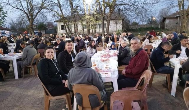 Lüleburgaz’da yeniden seçilen muhtar köylüleri için iftar programı düzenledi