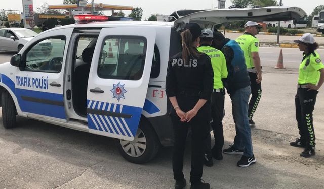 Edirne'de 'pes' dedirten olay: İçi yolcu dolu minibüsün şoförü alkollü çıktı