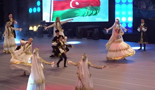 Azerbaycan'da 23 Nisan coşkusu