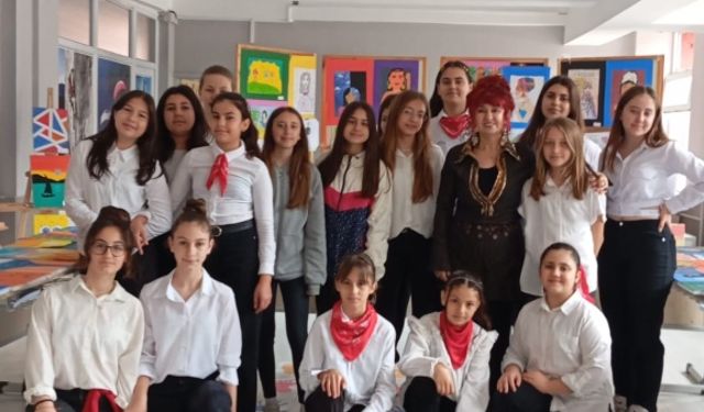 Fahri Kasapoğlu Ortaokulu'ndan Renkli Sergi