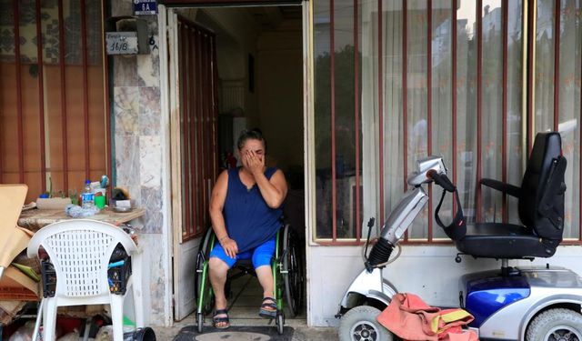 Engelli kadın evinden tahliye kararıyla gözyaşlarına boğuldu: Gülücükler saçtığı yuvasından ağlayarak çıktı