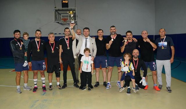 Başkan Yayla, Futsal Takımını Kutladı