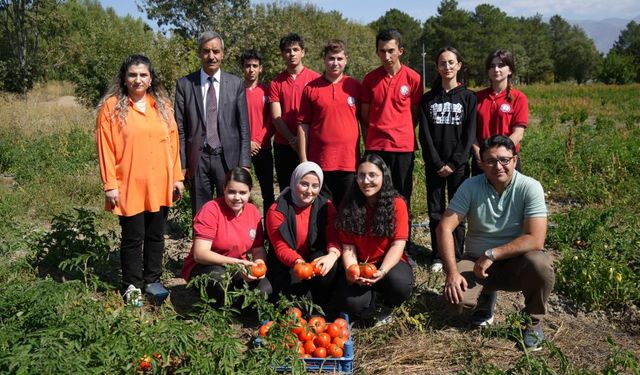 Hem öğreniyor, hem üretiyor, hem de kazanıyorlar