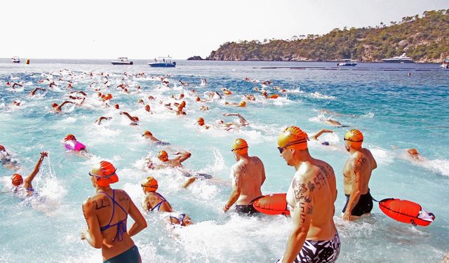 Fethiye’de açık su yüzme yarışı gerçekleştirildi