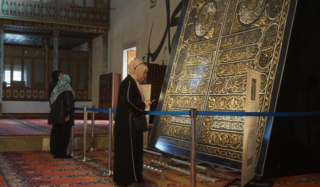 Kabe kapısının örtüsü Edirne'de sergilenmeye başlandı