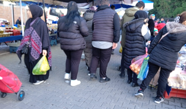 Hava Isındı, Cumartesi Pazarı Hareketlendi