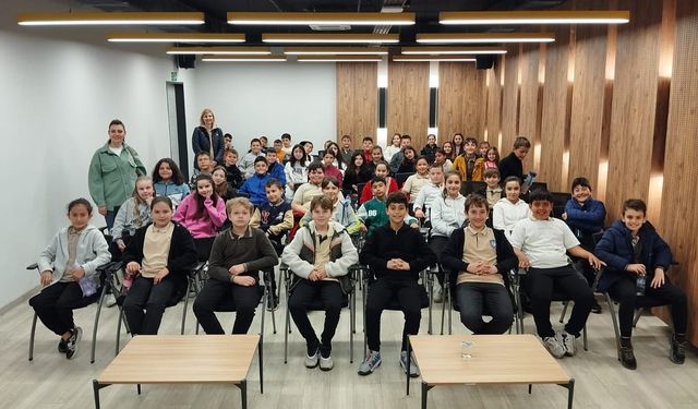 Kırklareli’nde Miniklerden Kütüphane Ziyareti