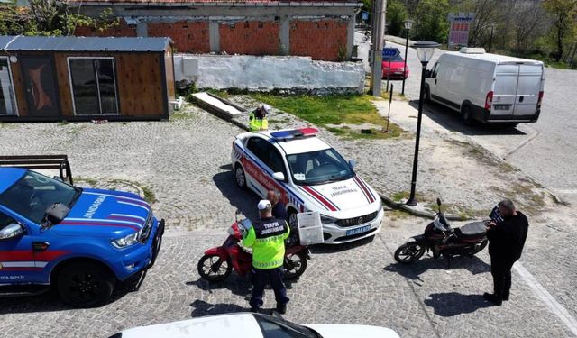 Vize’de jandarmadan drone destekli trafik denetimi