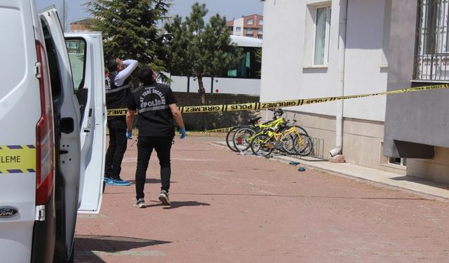 Cam silerken 4'üncü kattan düşerek ağır yaralanan kadın hayatını kaybetti