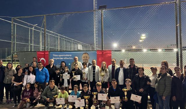 Kırklareli’de Gençlik Haftası Tenis Turnuvası Tamamlandı