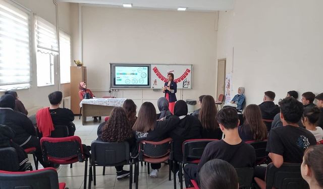 Kırklareli'nde Gençlere Dijital Farkındalık Eğitimi