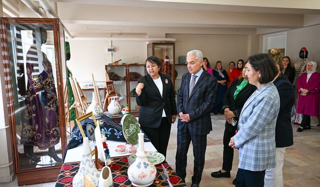 Vali Uğur Turan’dan Yıl Sonu Sergisine Ziyaret