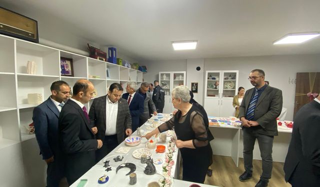 Başkan Gün, Yıl Sonu Sergisine Katıldı