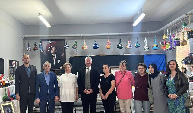 Başkan Hoşgör, Yılsonu Sergisine Katıldı