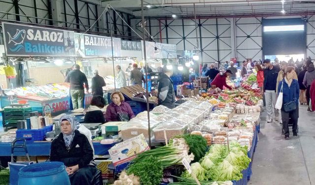 Kırklareli Çarşamba Pazarı'nda Balık Tezgahlarına Yoğun İlgi