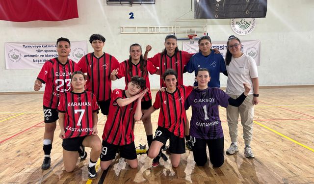 Kastamonu Üniversitesi Kadın Futsal Takımı, namağlup şampiyon oldu