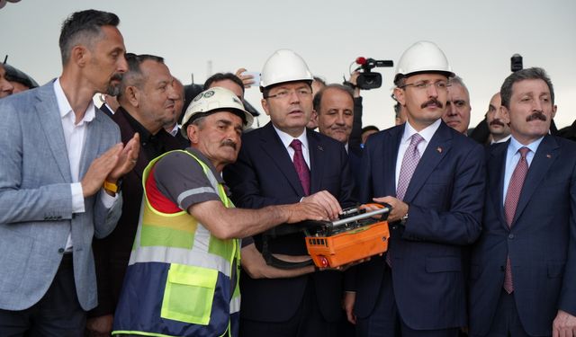 Bakan Tunç: "Yapay zekayla işimizi daha da kolaylaştıracak projeleri önümüzdeki günlerde milletimizle paylaşacağız"