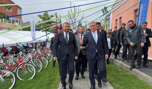 Bakan Bak: "Türkiye’de son 23 yılda spor tesisleri devrimi yaşanmaktadır"