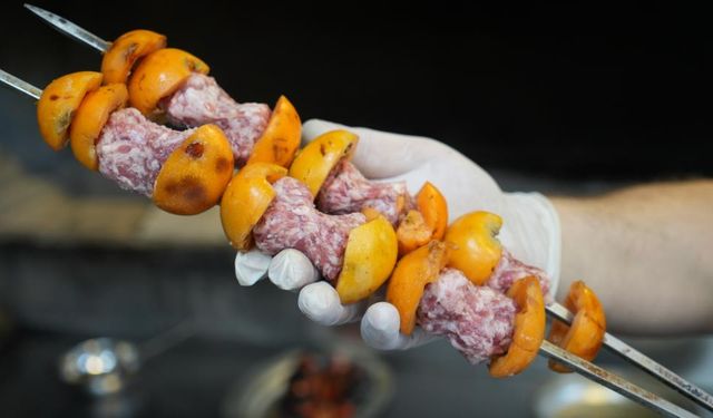 Sadece ilkbaharda bulunan kebap: Yenidünya kebabı