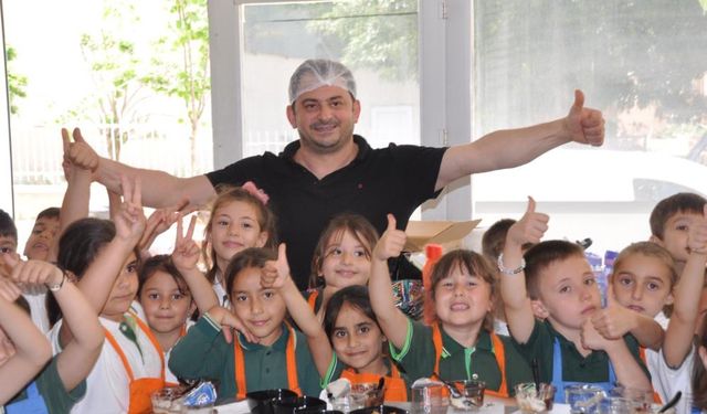 Öğrenciler kendi yaptıkları tatlıların lezzetine tam not verdi