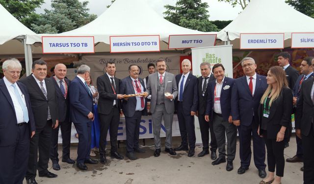 TOBB Başkanı Hisarcıklıoğlu'ndan ETSO standına ziyaret