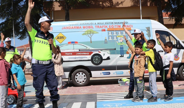 Kaynarca’da Öğrencilere Uygulamalı Trafik Eğitimi