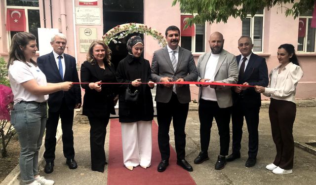 Pehlivanköy Halk Eğitimi Merkezi’nde Yılsonu Sergisi Açıldı