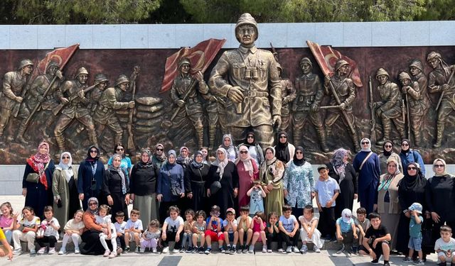 Minik Öğrencilerden Çanakkale Şehitliği’ne Ziyaret
