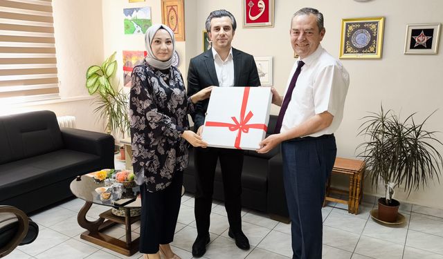 Çanakcıoğlu Çiftinden İl Müdürü Özbaş’a Veda Ziyareti