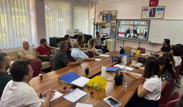 Vize’de Öğretmenler, Bakan Tekin’in Konuşmasını İlgiyle Takip Etti