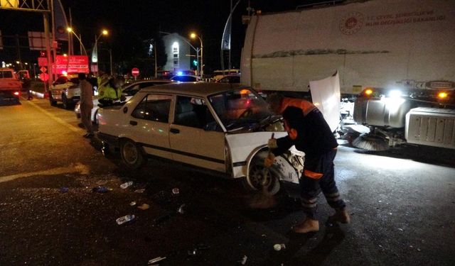 Malatya'da iki aracın karıştığı kazada ortalık savaş alanına döndü: 4 yaralı