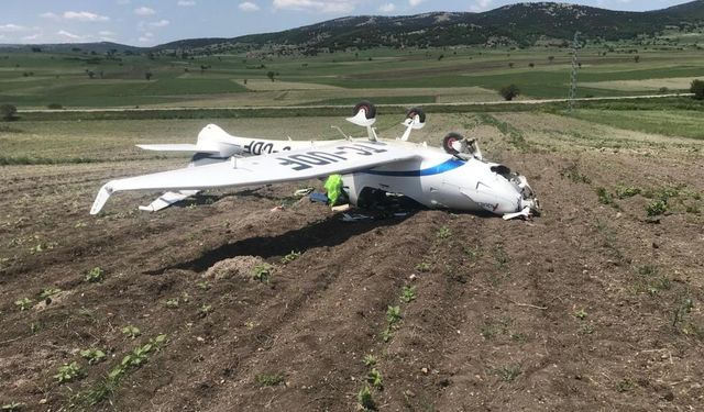 Bilecik'te düşen uçak, vinç yardımıyla kaldırıldı