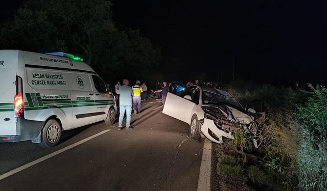 Otomobil ile çarpışan motosikletteki 2 kişi hayatını kaybetti