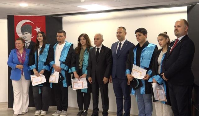 Kırklareli'nde karne heyecanı: 52 bin 152 öğrenci karne aldı
