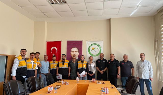 Üniversite ile İl Afet Ve Acil Durum Müdürlüğü arasında AFAD destek gönüllüsü kimlik dağıtım töreni gerçekleştirildi